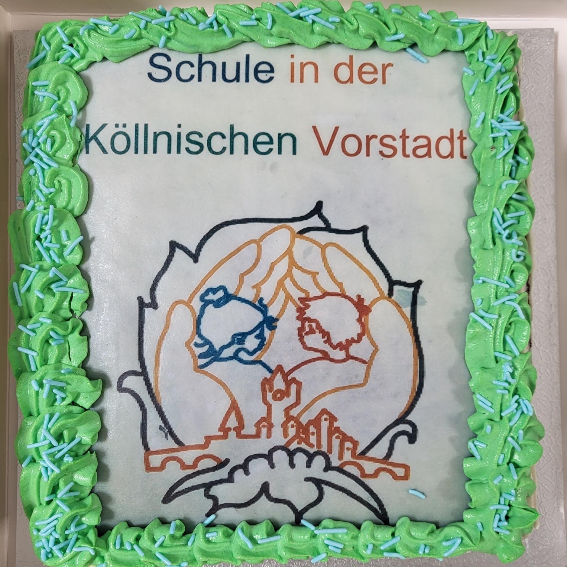Kuchen mit Schullogo