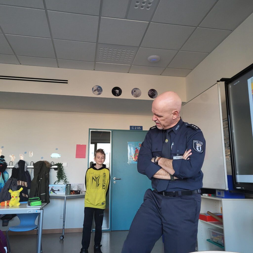 Rollenspiel mit Polizist