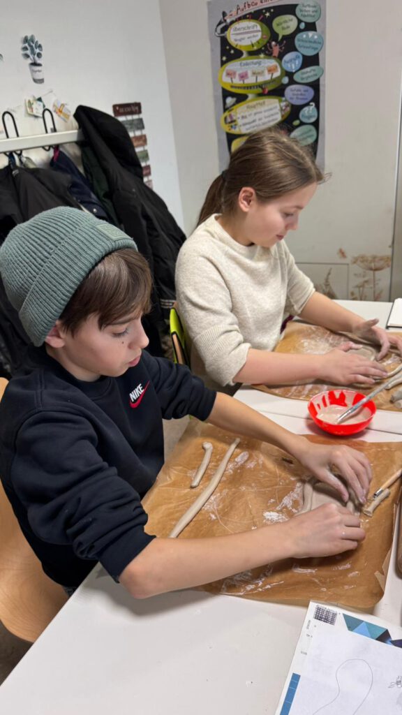 Kinder basteln Dalis Uhr