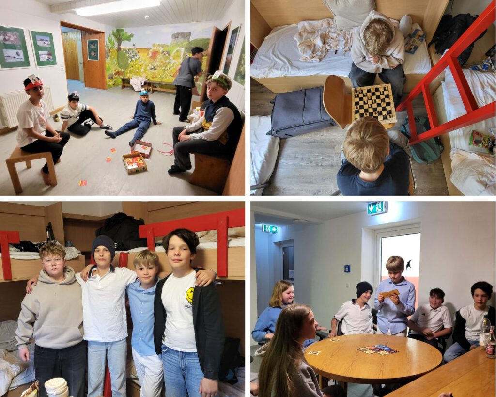 Kinder spielen im Haus
